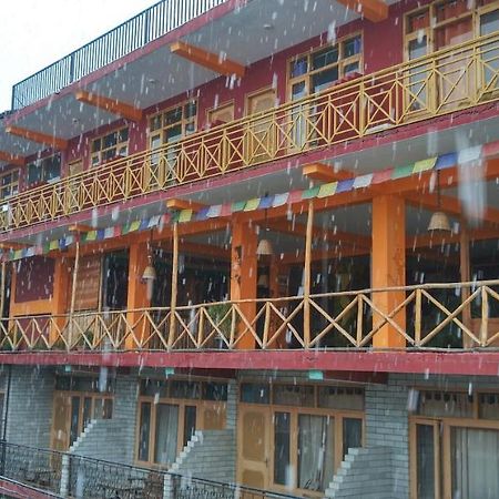 Rasta Cafe And Lodge Manāli Dış mekan fotoğraf