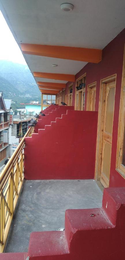 Rasta Cafe And Lodge Manāli Dış mekan fotoğraf