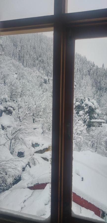 Rasta Cafe And Lodge Manāli Dış mekan fotoğraf