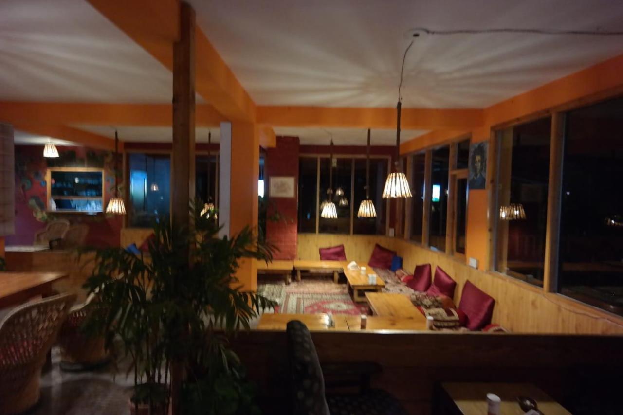 Rasta Cafe And Lodge Manāli Dış mekan fotoğraf